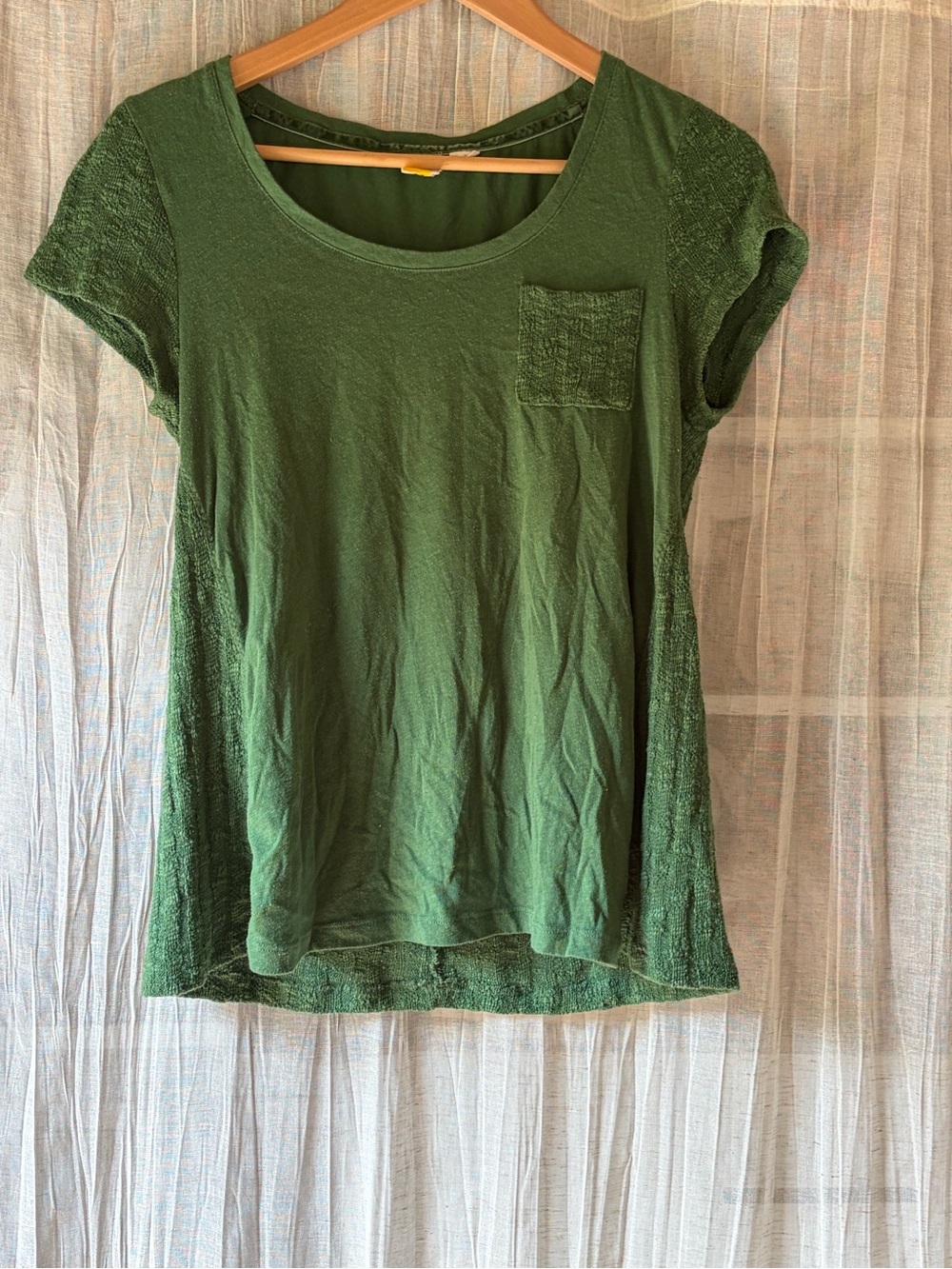 Green Short Sleeve Women’s Top - Casual Pocket Tee S
